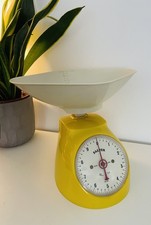Vintage 1960s Salter yellow 10