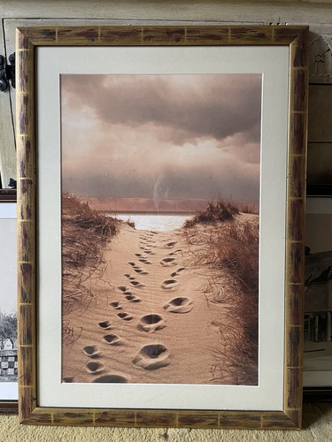 Footprints the sand - in,