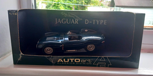 Autoart classics division 18 - autoart,