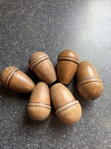 Vintage acorn design - ,