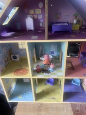 Large Deluxe Peppa pig Playhouse with characters, furniture and accessories