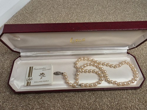 Vintage boxed lotus simulated - vintage,