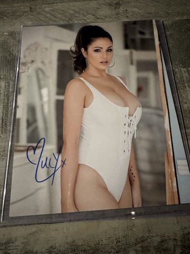 Lucy pinder original - lucy,