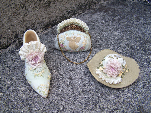 Minature white shoe - white, hat