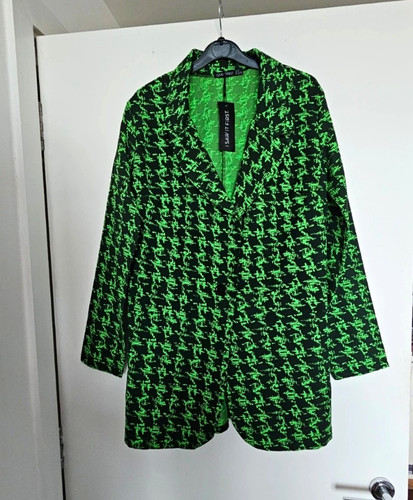 Saw first green black - saw,
