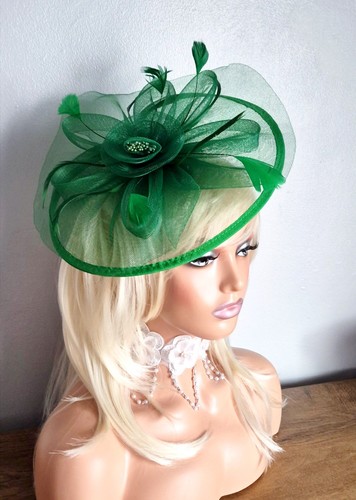 Green fascinator hat wedding - ,