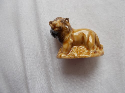 Wade lion whimsie - ,