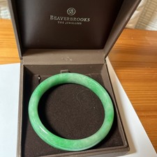 Genuine natural green Jade Bangle , beautiful color . 5.5 cm in diameter  