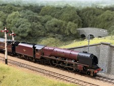 Hornby R2444 BR Maroon Duchess