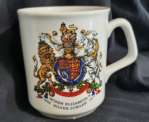 Tams pottery queen elizabeth - queen,