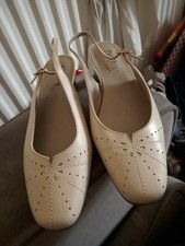 Size 4.5, Cream Leather