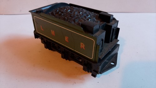 Hornby r150 lner green - oo,