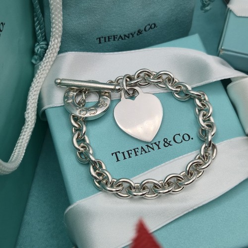 Tiffany heart tag toggle - &,
