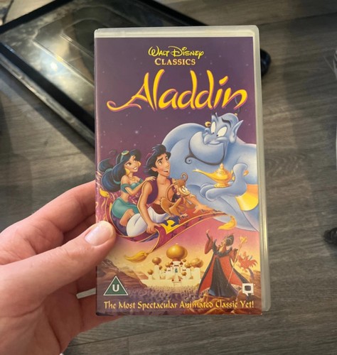 Aladdin walt disney classics - aladdin,