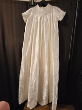 VINTAGE CHRISTENING BAPTISM GOWN UNISEX LONG SATIN FEEL EMBROIDERED