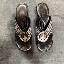 Donald Pliner Sidra PEACE