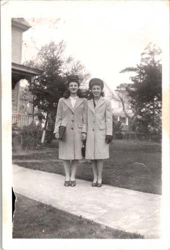 Vintage 1940s snapshot photo - vintage,