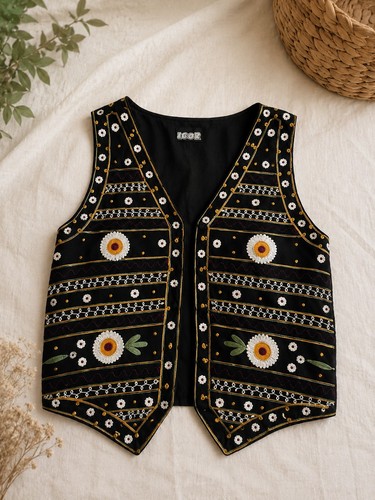 Vintage black embroidered - vintage,