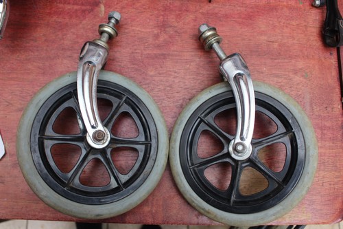 Pair wheelchair front - wheelchair,