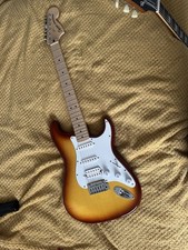 FENDER SQUIER STRATOCASTER