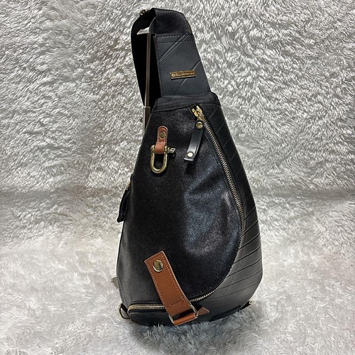 Seal one shoulder bag - seal, body