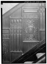 11. LINCRUSTA WAINSCOT FRONT