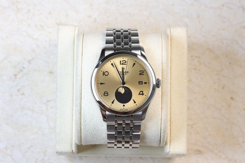 Unworn box papers - unworn,
