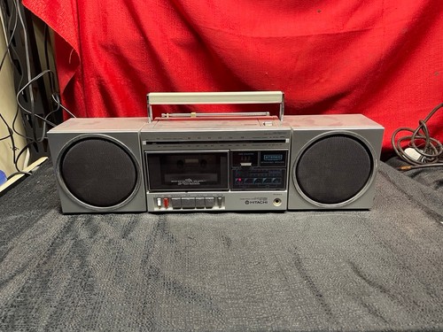 Vintage hitachi portable - fm/am,