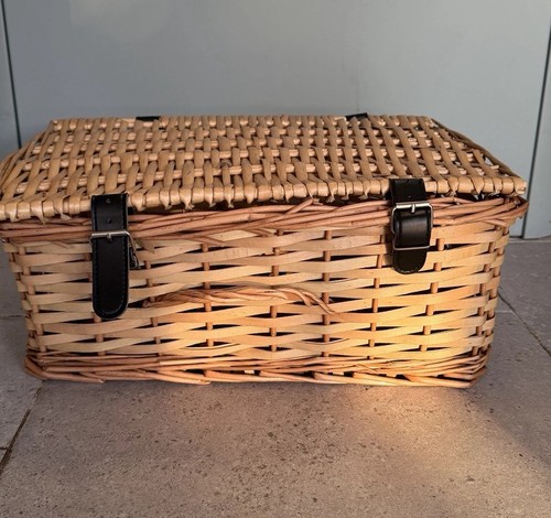 Wicker basket with buckle - with,