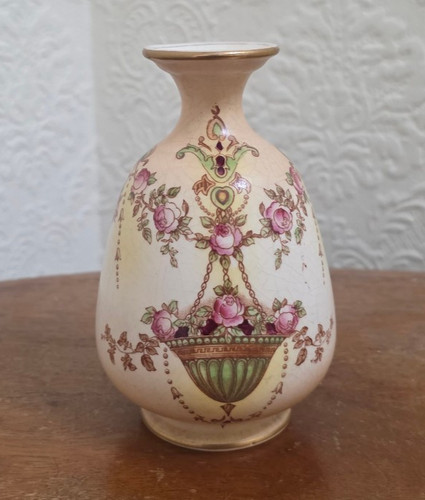 Crown devon brush - crown, vase