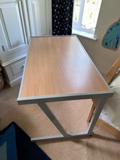 Sturdy desk with metal frame
