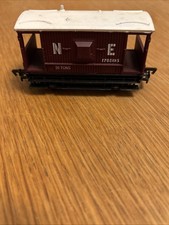 Mainline OO Gauge Model Railway Brake / Guard Wagon NE Livery