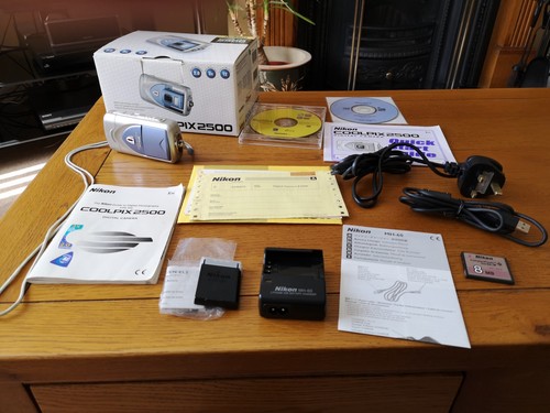 Vintage nikon coolpix 2500 - vintage,