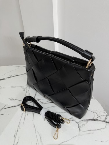 Black woven leather handbag - black,