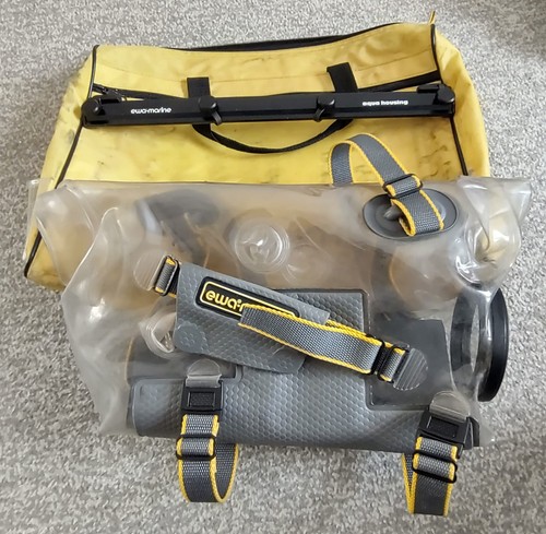 Underwater housing case for - housing,