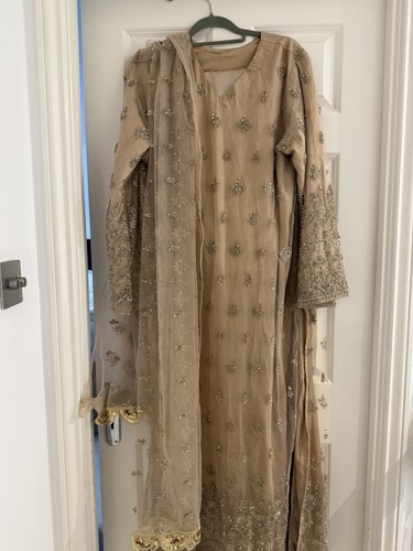 Pakistani ladies piece - piece, suit