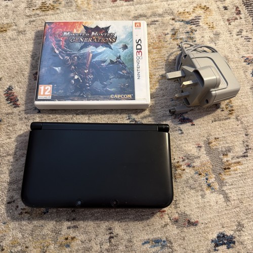 Black nintendo 3ds with - nintendo,