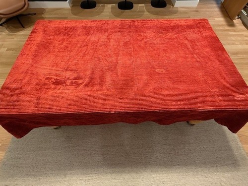 Red corduroy pool - , table