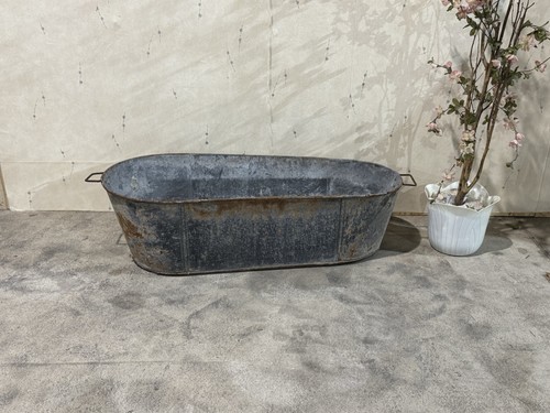 Vintage large galvanised bath - large,