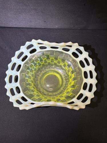 Uranium vaseline glass - uranium,