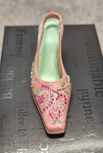 Just the right shoe - "pretty, in