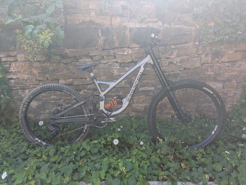 Saracen myst downhill - mtb, 2025