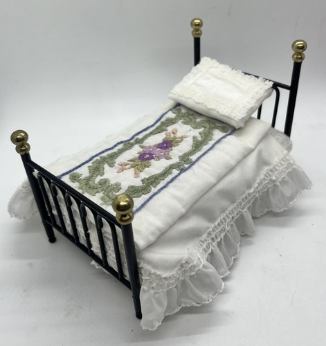 Dolls house furniture cast - dolls,