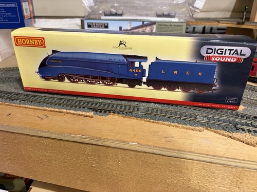 Hornby r2805xs lner class a4 - lner,
