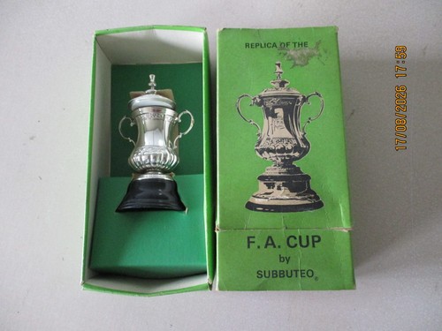 Subbuteo set c128 cup boxed - cup,