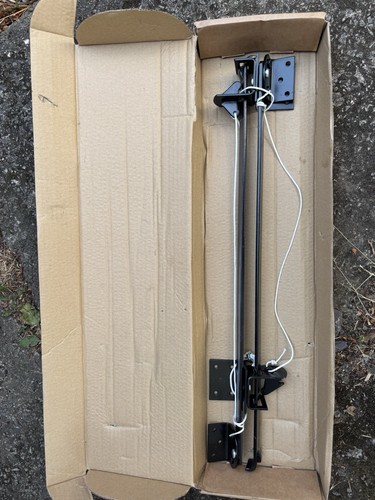 Side hinge garage door stays - side,