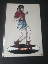 Skinhead girl dancing - girl, metal