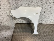 13-17 RENAULT KANGOO MAXI MK2 PASSENGER SIDE FRONT WING WHITE OQNG (SCRATCHED)