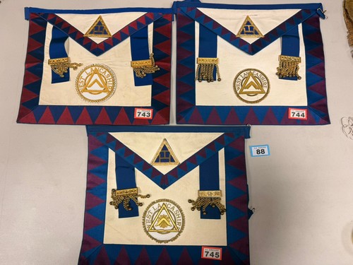 Masonic regalia royal - -,
