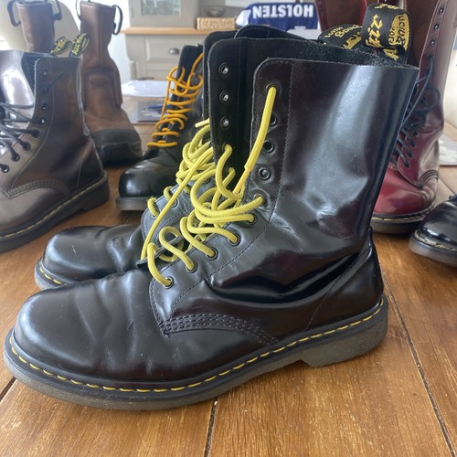 Martens airwair hole - 10,